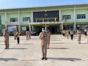ร่วมกันเข้าแถวเคารพธงชาติและรับนโยบายในการปฏิบัติงานจากผู้บังคับบัญชาโดยพร้อมเพรียงกัน