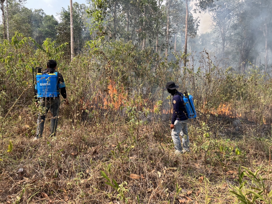วันอังคารที่ 12 มีนาคม 2567 เจ้าหน้าที่องค์การบริหารส่วนตำบลห้วยข่า ออกปฏิบัติหน้าที่ ดับไฟไหม้ป่าไม้ข้างทางเส้นบ้านบก - หนองแปน เพื่อบรรเทาความเดือดร้อนของประชาชนในพื้นที่ตำบลห้วยข่า