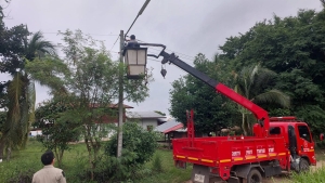 วันอังคารที่ 23 กรกฎาคม 2567 เจ้าหน้าที่องค์การบริหารส่วนตำบลห้วยข่า ออกปฏิบัติหน้าที่ซ่อมแซม/ซ่อมบำรุงไฟฟ้าส่องสว่าง เพื่อบรรเทาความเดือดร้อนของประชาชนในพื้นที่ตำบลห้วยข่า บ้านคำแสนสุข หมู่ที่ 20