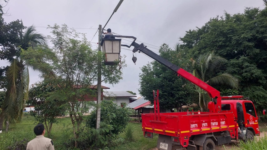 วันอังคารที่ 23 กรกฎาคม 2567 เจ้าหน้าที่องค์การบริหารส่วนตำบลห้วยข่า ออกปฏิบัติหน้าที่ซ่อมแซม/ซ่อมบำรุงไฟฟ้าส่องสว่าง เพื่อบรรเทาความเดือดร้อนของประชาชนในพื้นที่ตำบลห้วยข่า บ้านคำแสนสุข หมู่ที่ 20