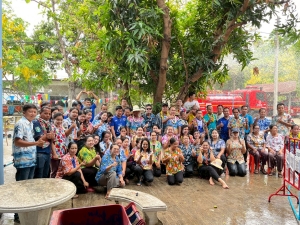 วันศุกร์ที่ 11 เมษายน 2568 นำโดย นายไชยา หาญสมุทร นายกองค์การบริหารส่วนตําบลห้วยข่า คณะผู้บริหาร พนักงานส่วนตำบลและพนักงานจ้างขององค์การบริหารส่วนตำบลห้วยข่า ร่วมรดน้ำดำหัวขอพร เนื่องในโอกาสวันสงกรานต์และวันปีใหม่ไทย 2568