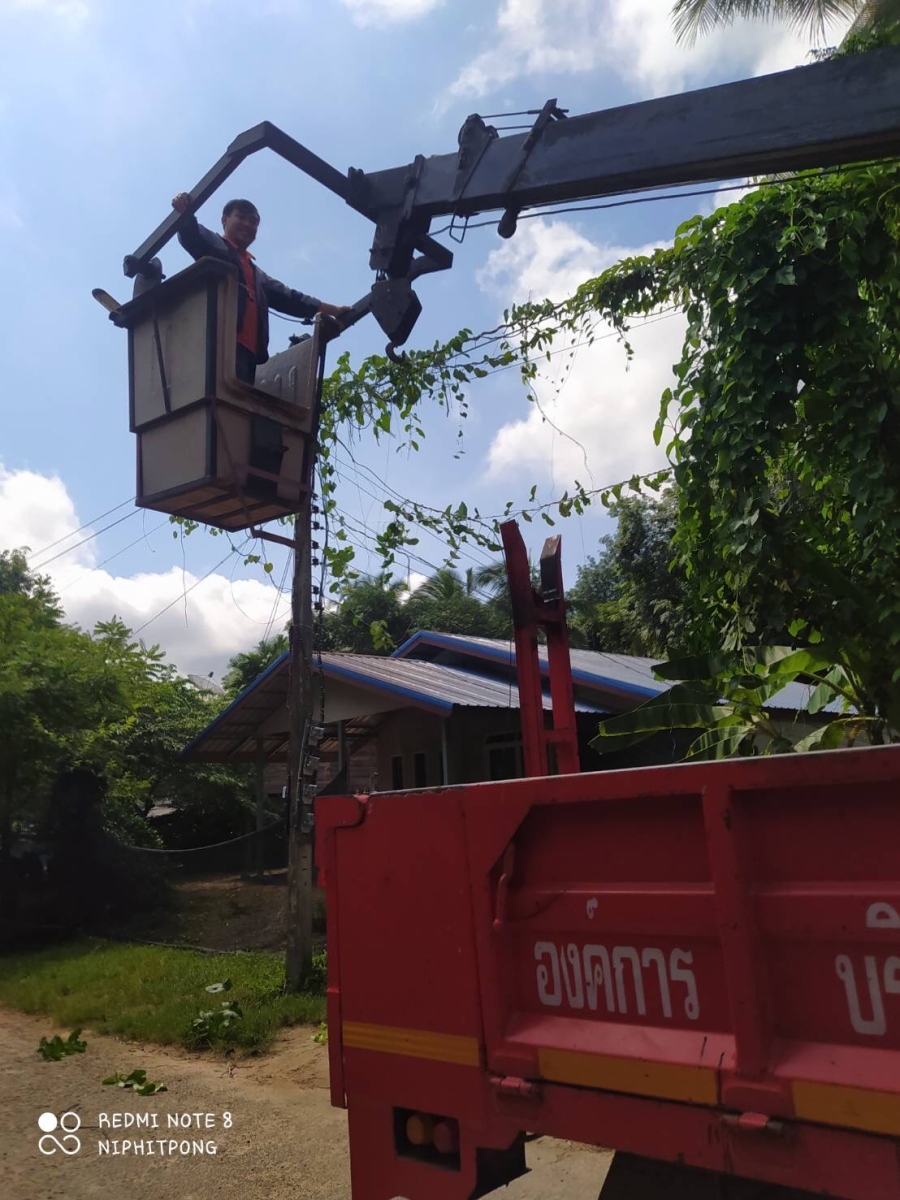 วันพฤหัสบดีที่ 22 สิงหาคม 2567 เจ้าหน้าที่องค์การบริหารส่วนตำบลห้วยข่า ออกปฏิบัติหน้าที่ซ่อมแซม/ซ่อมบำรุงไฟฟ้าส่องสว่าง เพื่อบรรเทาความเดือดร้อนของประชาชนในพื้นที่ตำบลห้วยข่า บ้านหนองแปก หมู่ที่ 2