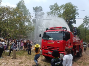 วันอาทิตย์ที่ 14 เมษายน 2567 เจ้าหน้าที่องค์การบริหารส่วนตำบลห้วยข่า ออกปฏิบัติหน้าที่ นำรถบรรทุกน้ำดับเพลิง ออกฉีดรดพื้นที่เพื่อบรรเทาฝุ่นละอองในงานผ้าป่าสามัคคี งานสงกรานต์สืบสานประเพณีไทย บ้านหนองแปก หมู่ที่ 2 และบ้านคำบาก หมู่ที่ 6