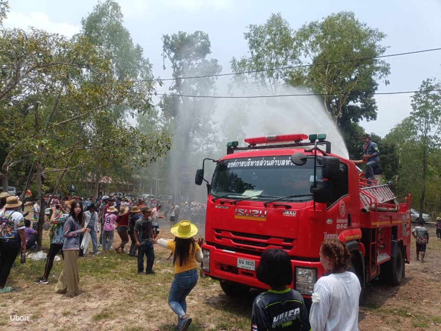 วันอาทิตย์ที่ 14 เมษายน 2567 เจ้าหน้าที่องค์การบริหารส่วนตำบลห้วยข่า ออกปฏิบัติหน้าที่ นำรถบรรทุกน้ำดับเพลิง ออกฉีดรดพื้นที่เพื่อบรรเทาฝุ่นละอองในงานผ้าป่าสามัคคี งานสงกรานต์สืบสานประเพณีไทย บ้านหนองแปก หมู่ที่ 2 และบ้านคำบาก หมู่ที่ 6