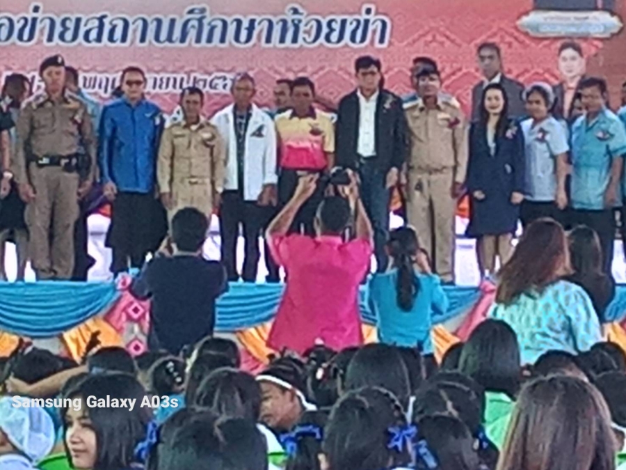 วันศุกร์ที่ 29 พฤศจิกายน 2567 นายฉลองชัย ระสิโน รองนายกองค์การบริหารส่วนตำบลห้วยข่า พร้อมคณะผู้บริหารร่วมงานศิลปหัตกรรมนักเรียน ครั้งที่ 72 ปีการศึกษา 2567 กลุ่มเครือข่ายสถานศึกษาห้วยข่า ระหว่างวันที่ 27-29 พฤศจิกายน 2567 ณ โรงเรียนบ้านหนองเม็ก สพป.อ