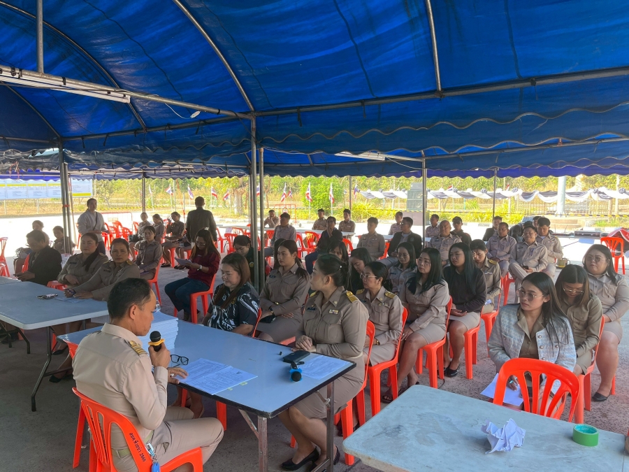 วันอาทิตย์ที่ 11 มกราคม 2568 นายปุญญพัฒน์ โชตินอก ผู้อำนวยการการเลือกตั้งประจำองค์การบริหารส่วนตำบลห้วยข่า ประชุมซักซ้อม/เตรียมพร้อมของพนักงานส่วนตำบลและพนักงานจ้างขององค์การบริหารส่วนตำบลห้วยข่า ในการรับส่งหีบบัตรเลือกตั้ง/คูหา/วัสดุอุปกรณ์