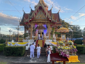 วันจันทร์ที่ 4 ธันวาคม 2566 นำโดย นายมงคล มะลิ ผู้อำนวยการกองการศึกษาศาสนาและวัฒนธรรม และเจ้าหน้าที่องค์การบริหารส่วนตําบลห้วยข่า ร่วมทำโรงทาน ขนม นมและน้ำดื่ม งานสมโภชศาลหลักเมืองบุณฑริก อำเภอบุณฑริก