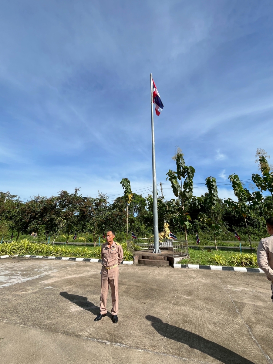 วันจันทร์ที่ 6 ตุลาคม 2568 นายปุญญพัฒน์ โชตินอก ปลัดองค์การบริหารส่วนตำบลห้วยข่า พนักงานส่วนตำบลและพนักงานจ้างขององค์การบริหารส่วนตำบลห้วยข่า ร่วมกันเข้าแถวเคารพธงชาติและรับนโยบายในการปฏิบัติงานโดยพร้อมเพรียงกัน