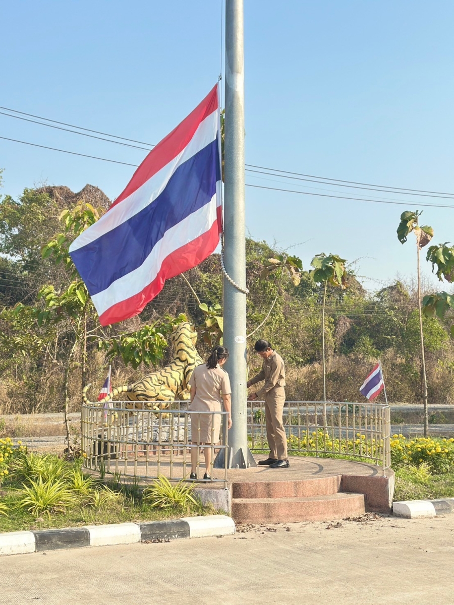 วันจันทร์ที่ 3 กุมภาพันธ์ 2568 พนักงานส่วนตำบลและพนักงานจ้างขององค์การบริหารส่วนตำบลห้วยข่า ร่วมกันเข้าแถวเคารพธงชาติและรับนโยบายในการปฏิบัติงานโดยพร้อมเพรียงกัน