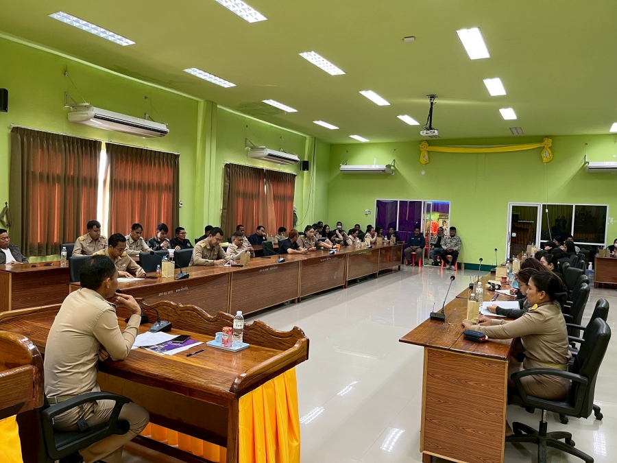 วันจันทร์ที่ 5 มกราคม 2569 นายปุญญพัฒน์ โชตินอก ปลัดองค์การบริหารส่วนตำบลห้วยข่า พนักงานส่วนตำบลและพนักงานจ้างขององค์การบริหารส่วนตำบลห้วยข่า ร่วมประชุม ประจำเดือน มกราคม 2569