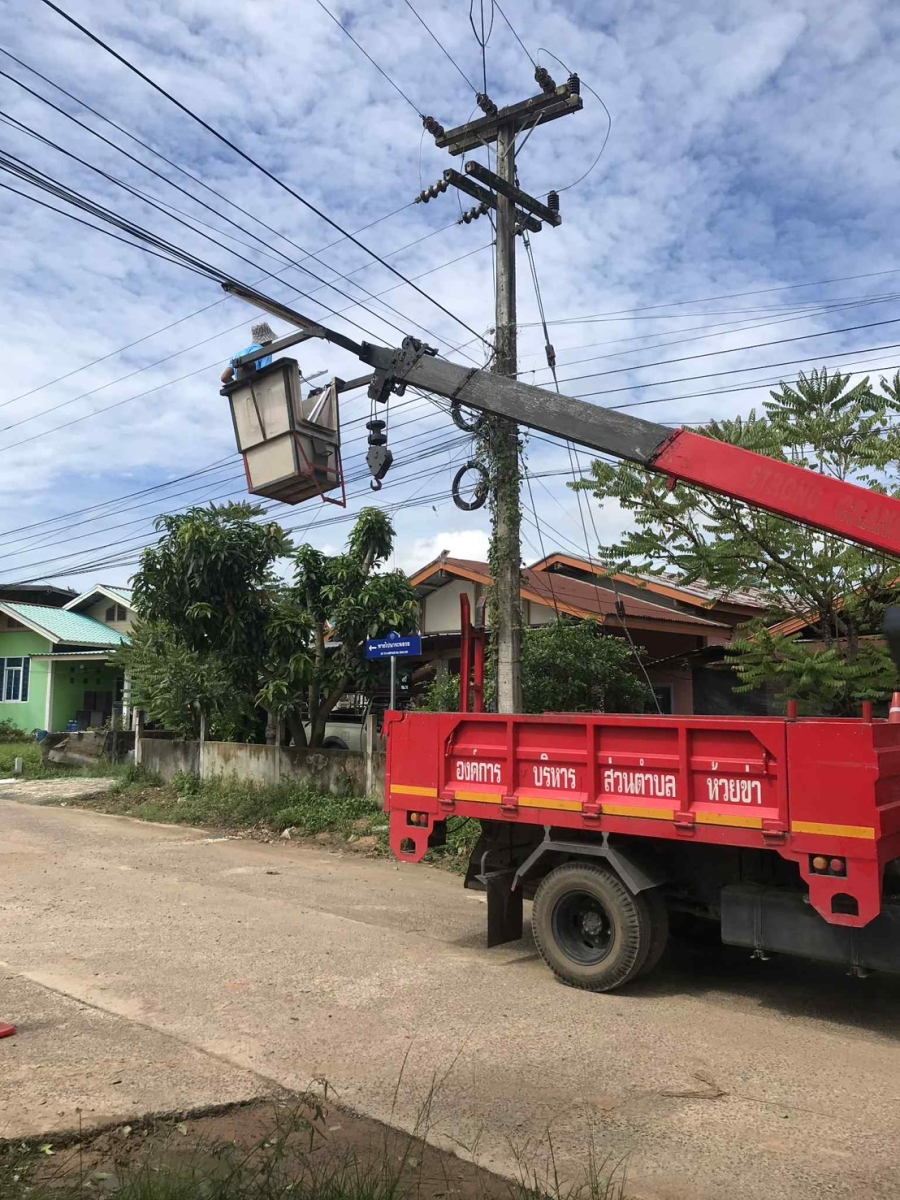 วันพฤหัสบดีที่ 16 ตุลาคม 2568 เจ้าหน้าที่องค์การบริหารส่วนตำบลห้วยข่า ได้ออกปฏิบัติหน้าที่ซ่อมแซม/ซ่อมบำรุงระบบไฟฟ้าส่องสว่าง เพื่อแก้ปัญหาและบรรเทาความเดือดร้อนของประชาชนในเขตพื้นที่ตำบลห้วยข่า