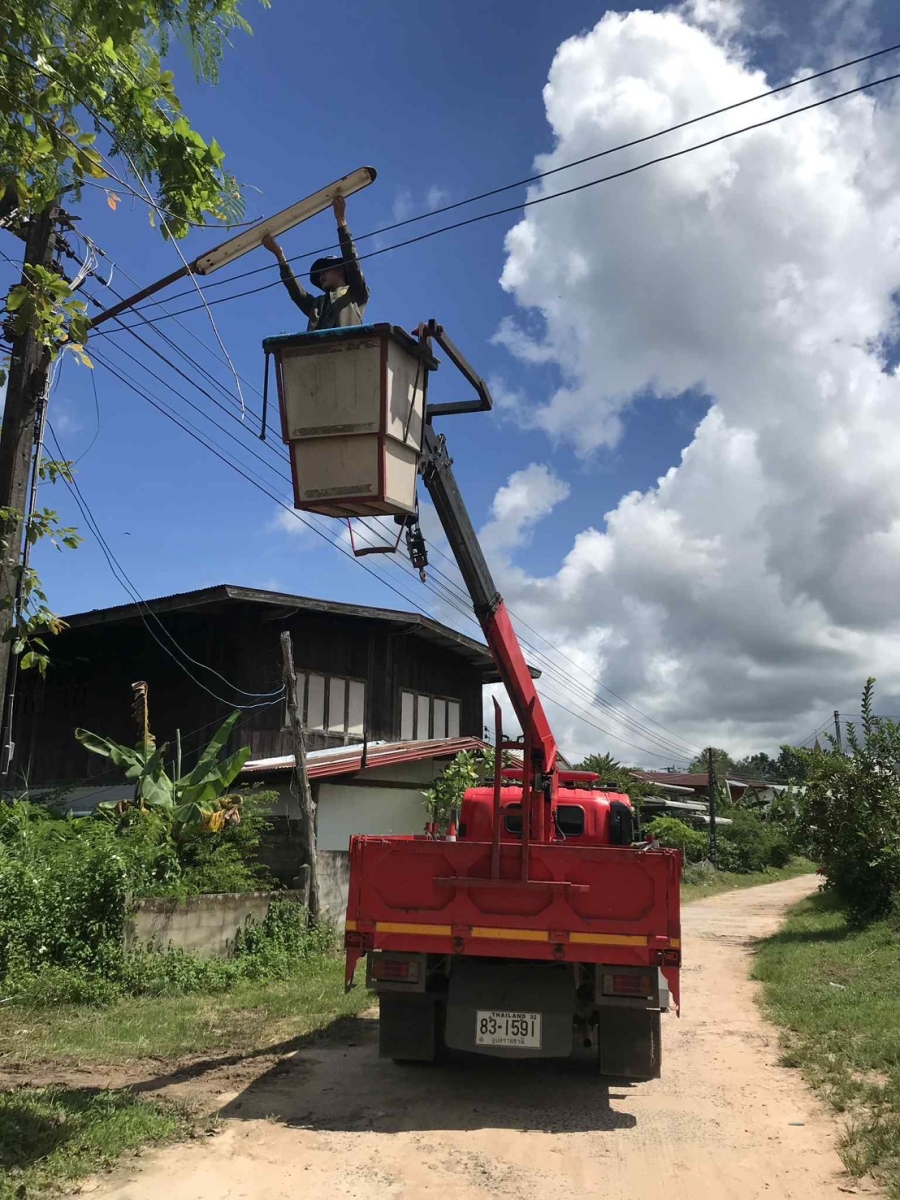 วันพุธที่ 1 ตุลาคม 2568 เจ้าหน้าที่องค์การบริหารส่วนตำบลห้วยข่า ได้ออกปฏิบัติหน้าที่ซ่อมแซม/ซ่อมบำรุงระบบไฟฟ้าส่องสว่าง เพื่อแก้ปัญหาและบรรเทาความเดือดร้อนของประชาชนในเขตพื้นที่ตำบลห้วยข่า ณ บ้านหนองเม็ก  หมู่ที่  21 ตำบลห้วยข่า อำเภอบุณฑริก